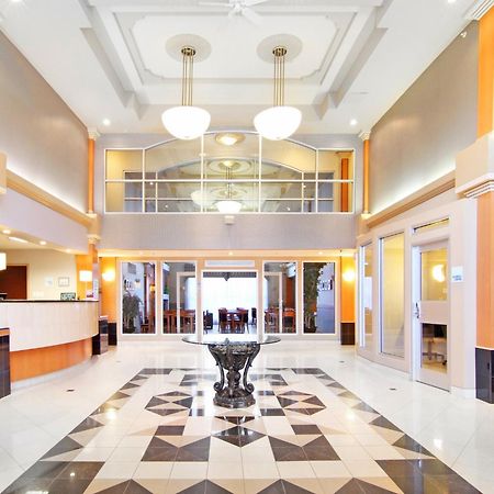 Holiday Inn Express Calgary South By Ihg Екстериор снимка
