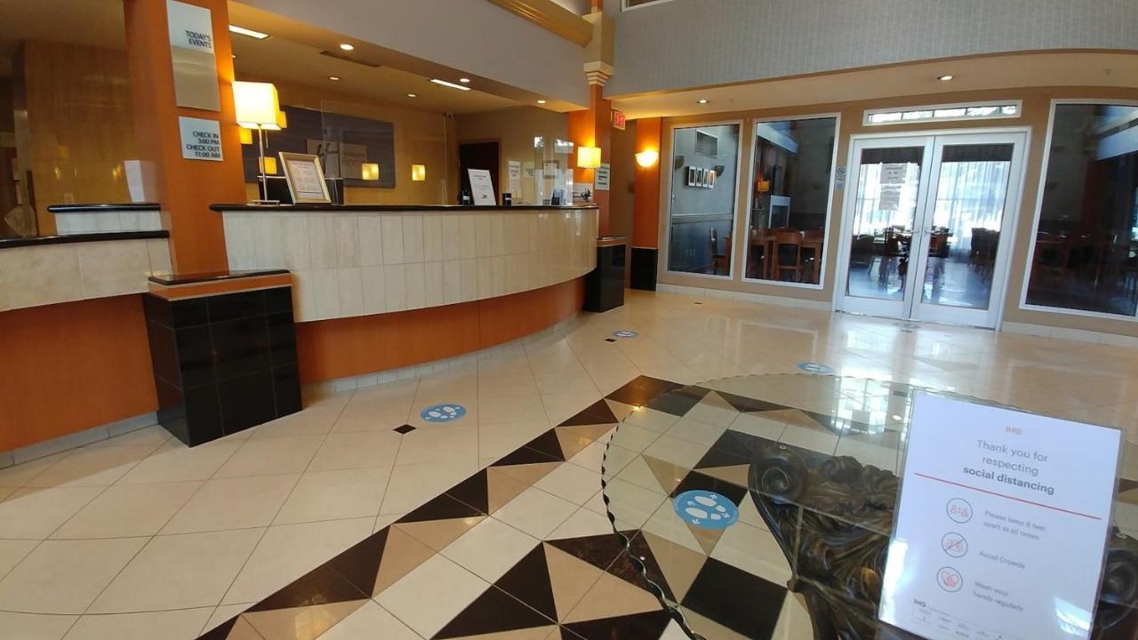 Holiday Inn Express Calgary South By Ihg Екстериор снимка