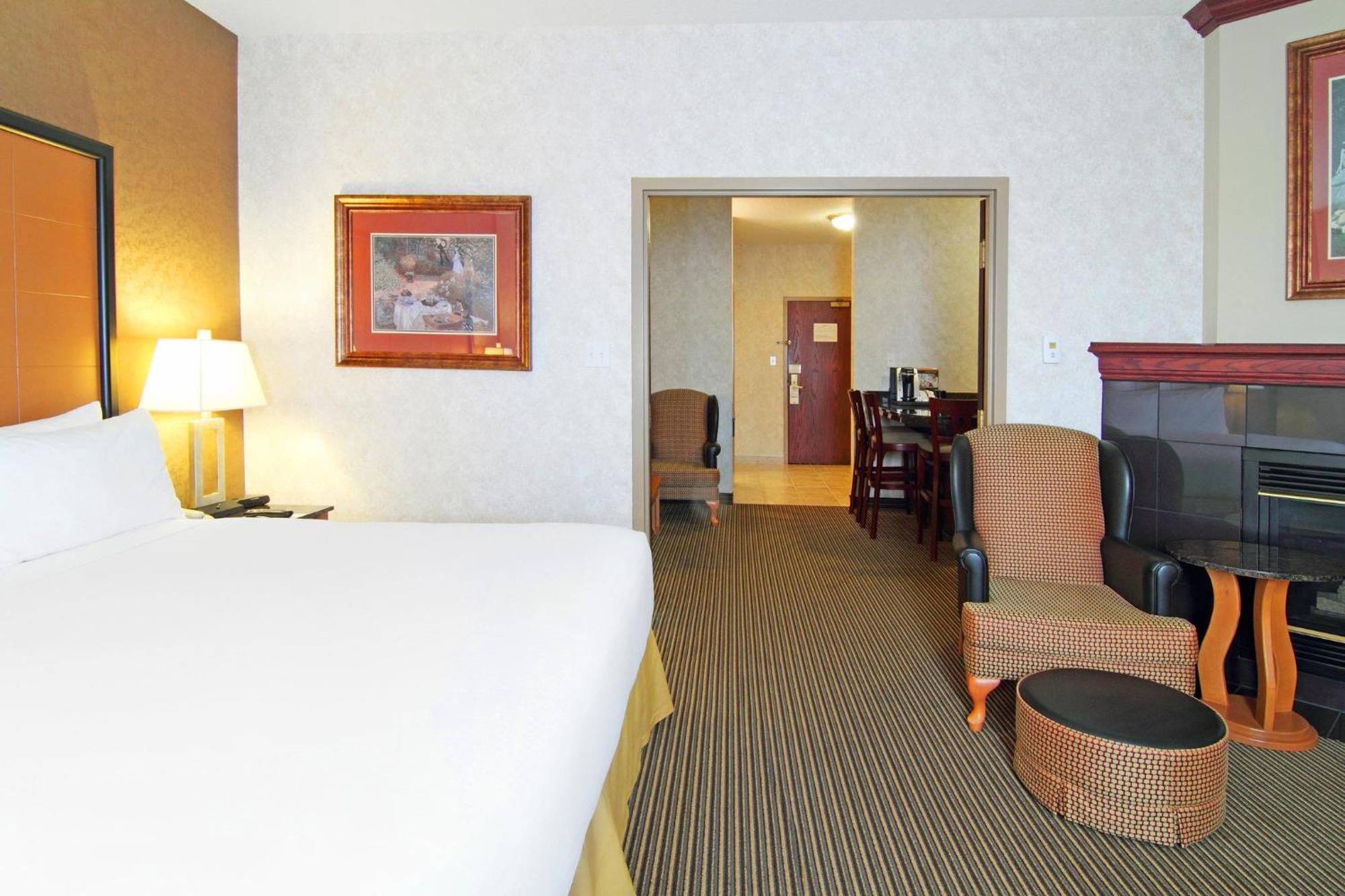 Holiday Inn Express Calgary South By Ihg Екстериор снимка