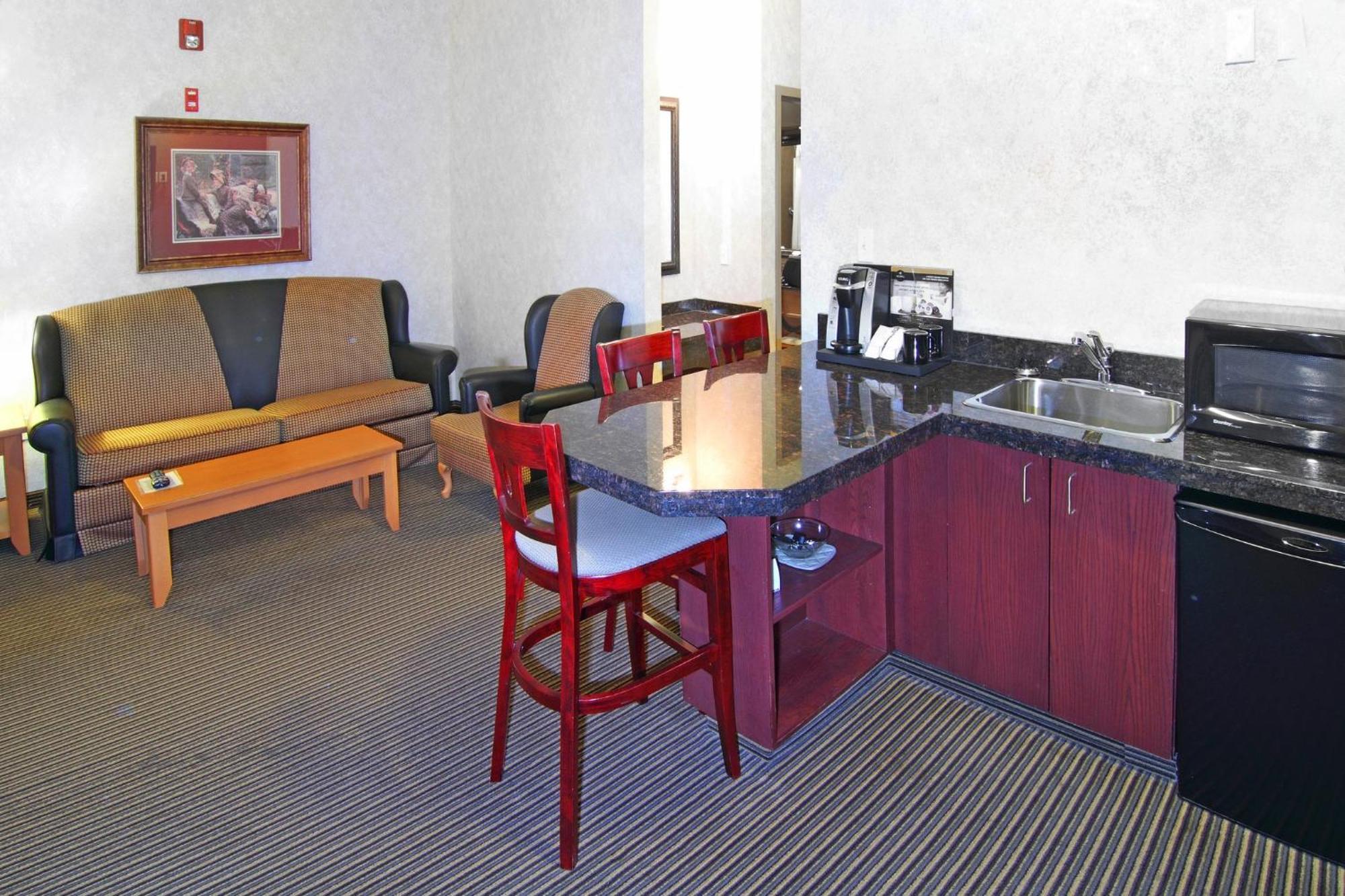 Holiday Inn Express Calgary South By Ihg Екстериор снимка
