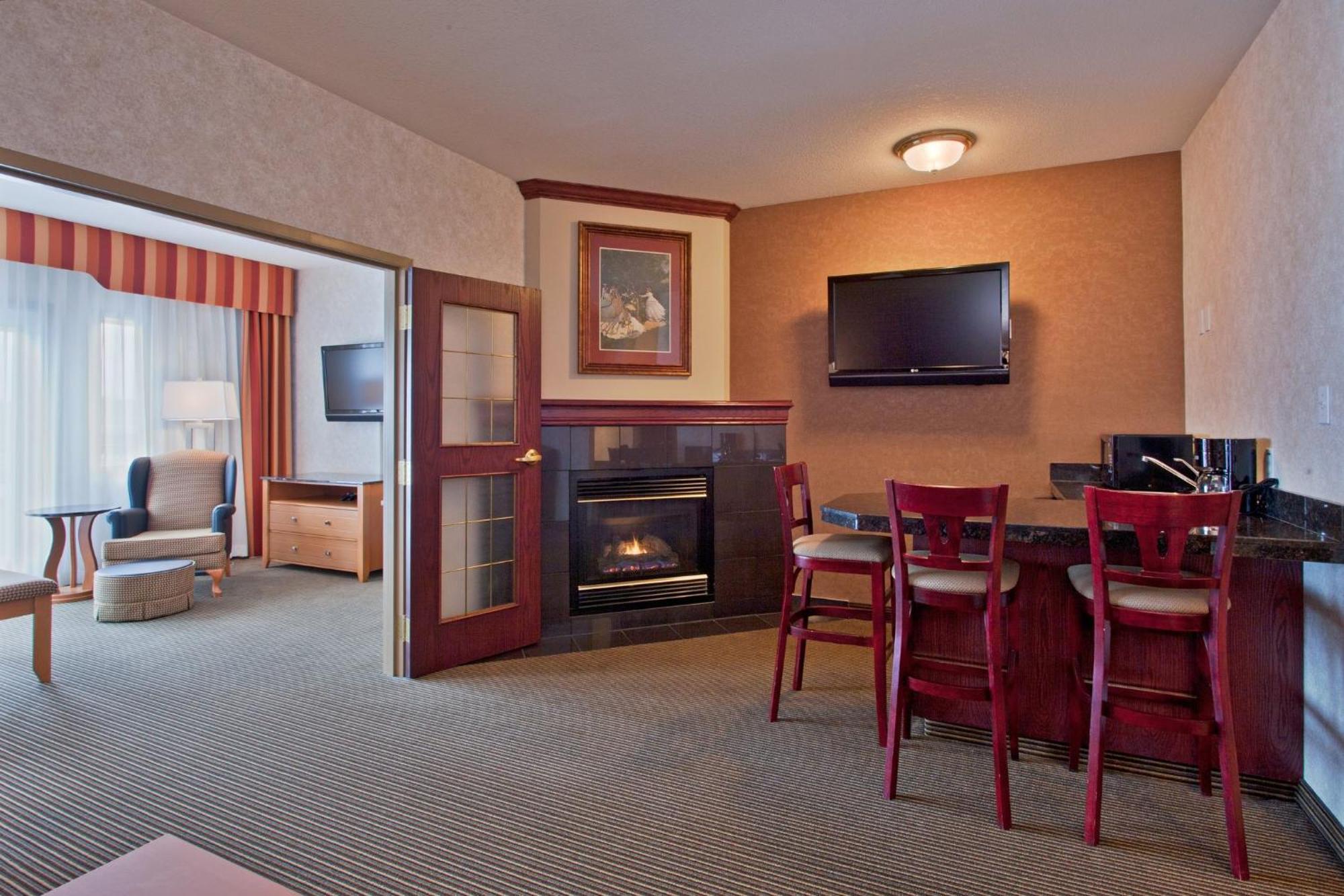 Holiday Inn Express Calgary South By Ihg Екстериор снимка