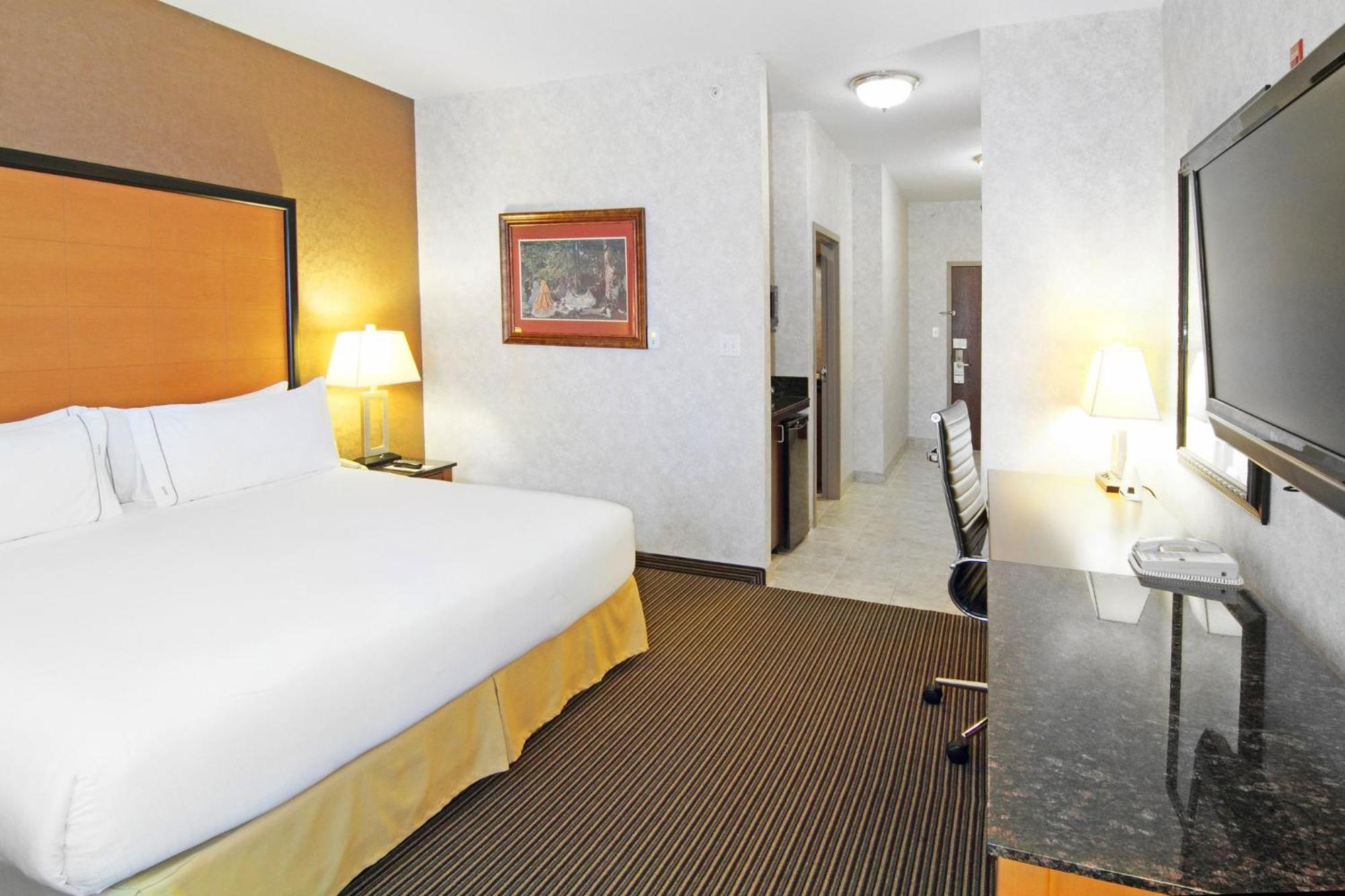 Holiday Inn Express Calgary South By Ihg Екстериор снимка