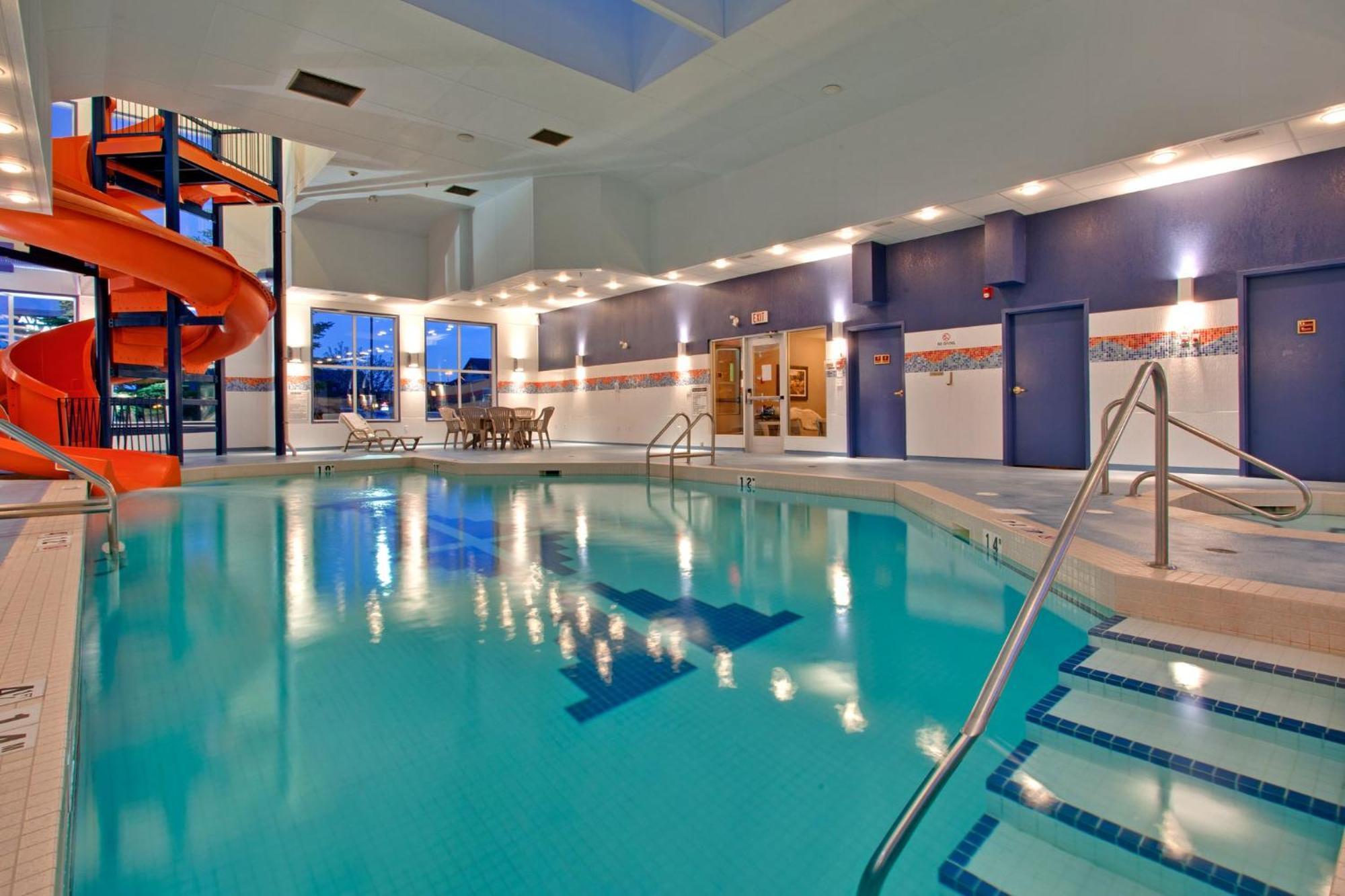 Holiday Inn Express Calgary South By Ihg Екстериор снимка