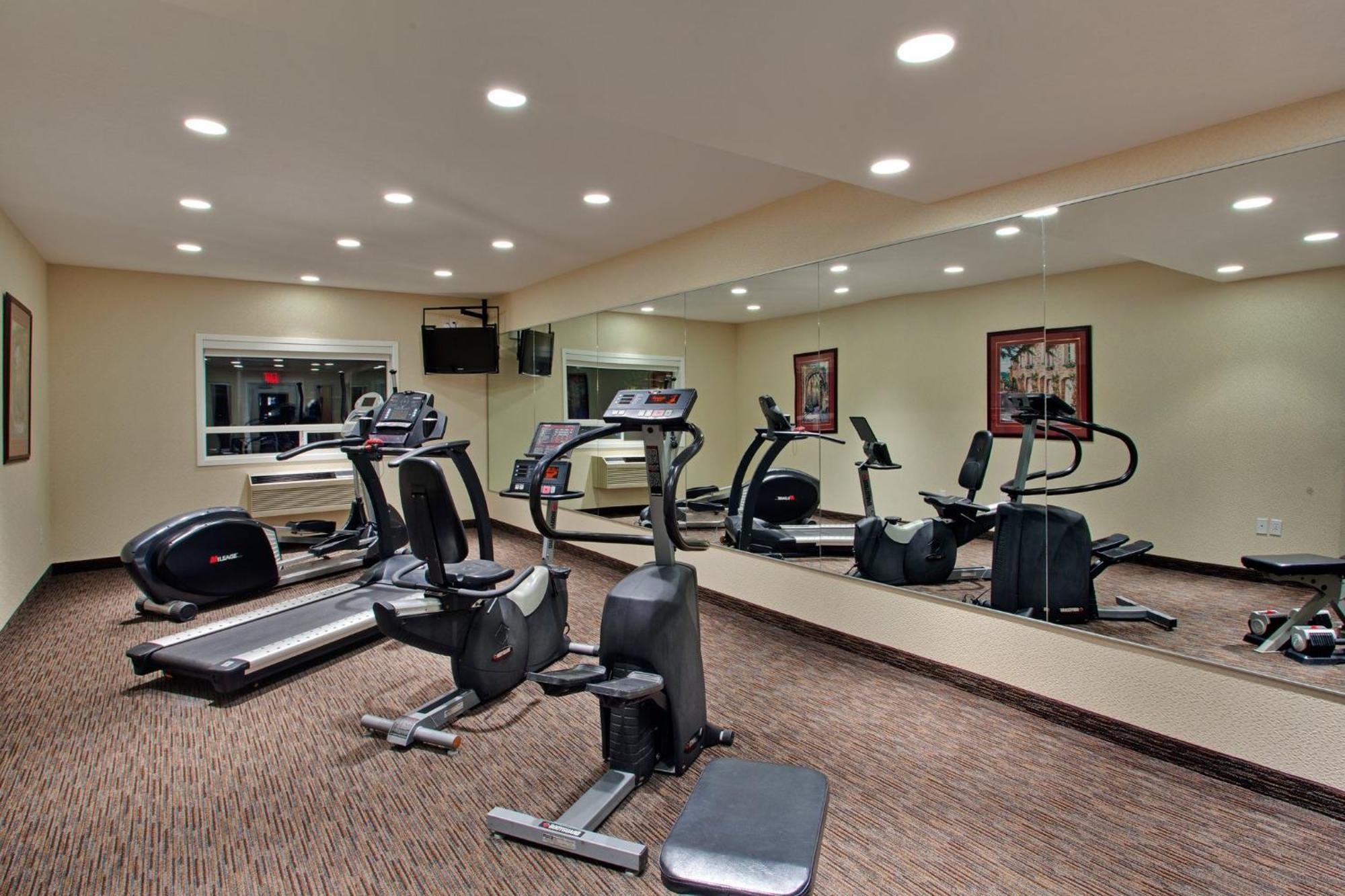 Holiday Inn Express Calgary South By Ihg Екстериор снимка