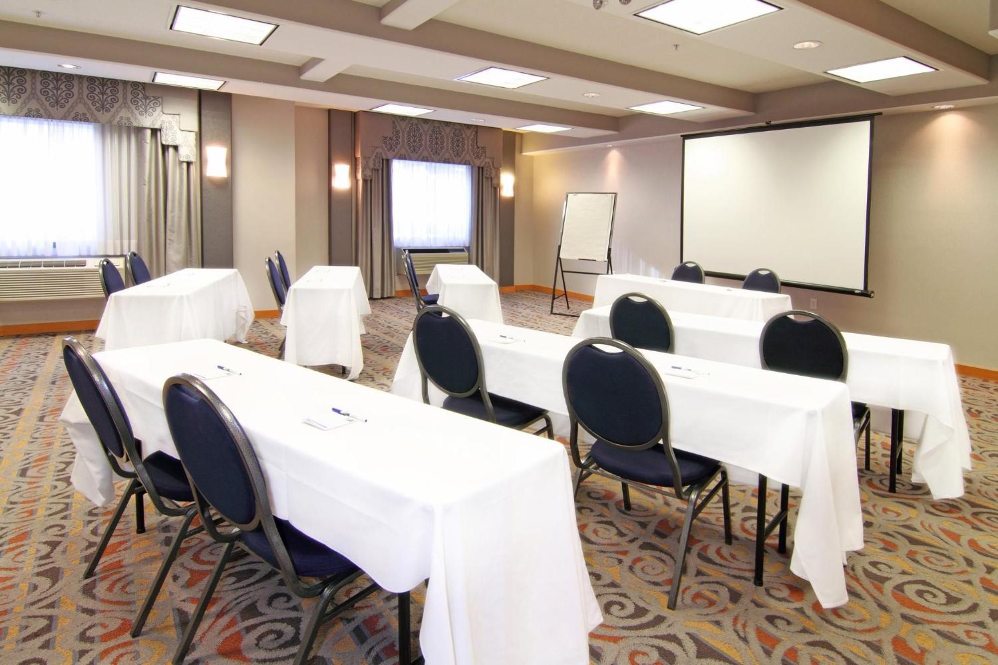 Holiday Inn Express Calgary South By Ihg Екстериор снимка