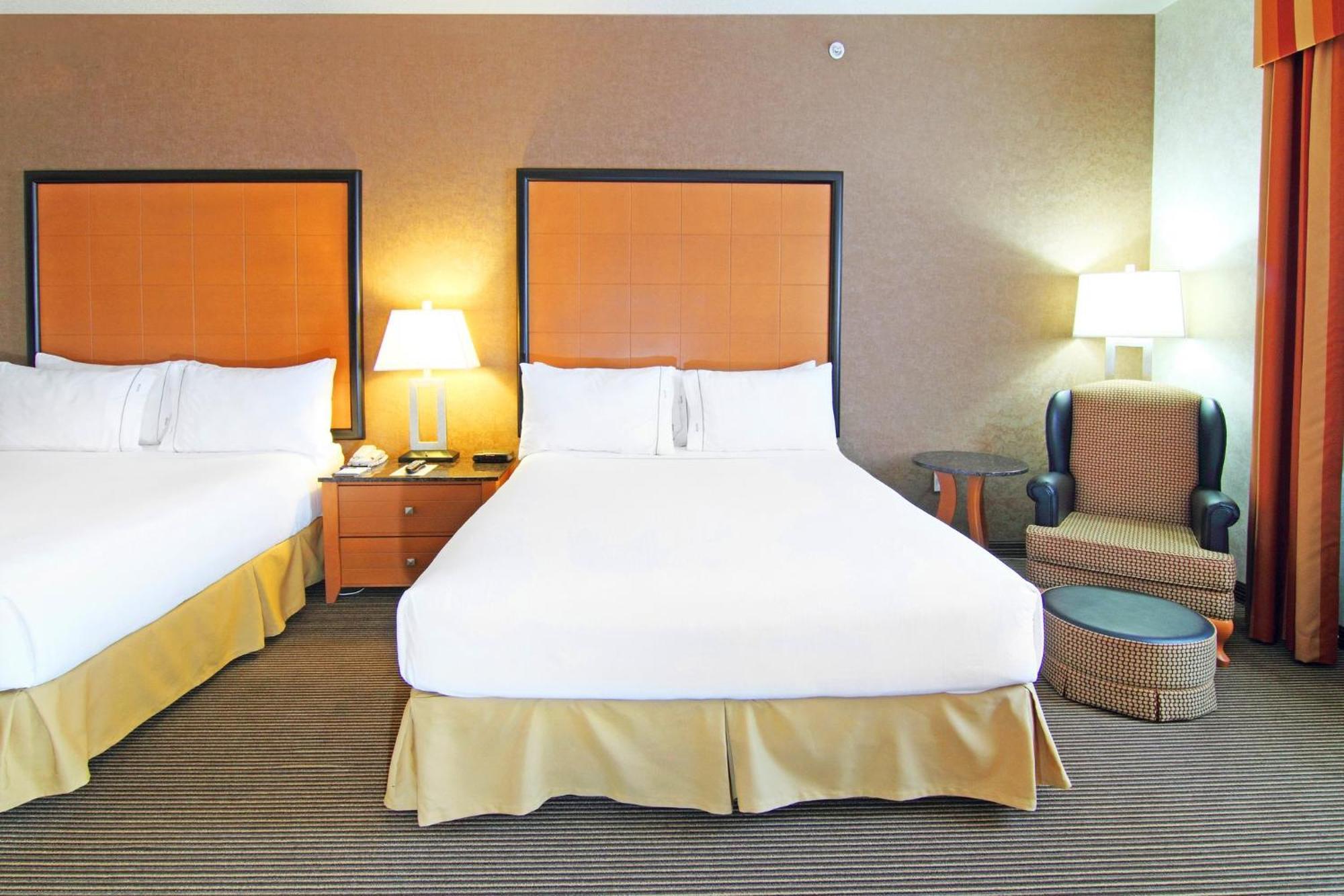 Holiday Inn Express Calgary South By Ihg Екстериор снимка