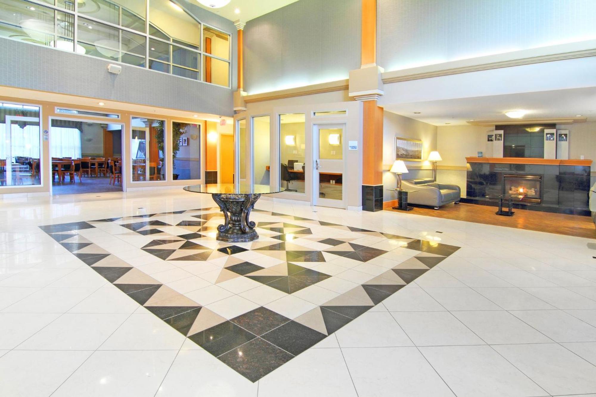 Holiday Inn Express Calgary South By Ihg Екстериор снимка