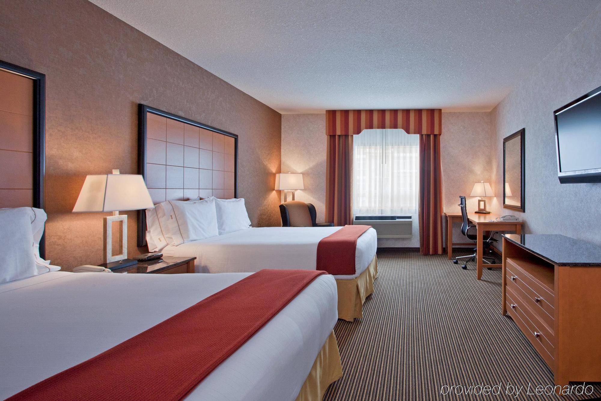 Holiday Inn Express Calgary South By Ihg Екстериор снимка