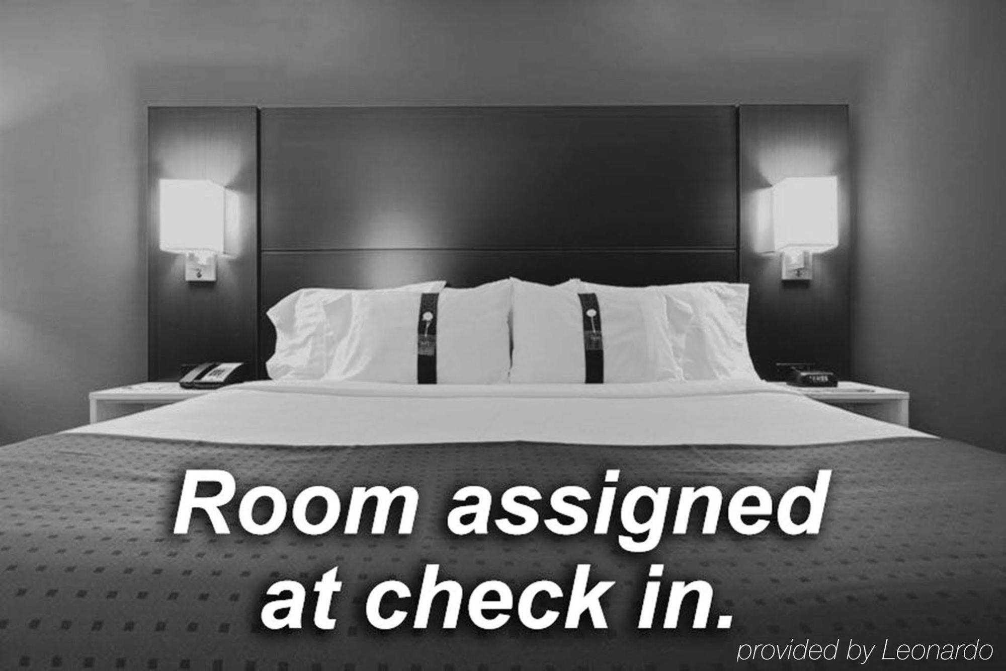 Holiday Inn Express Calgary South By Ihg Екстериор снимка