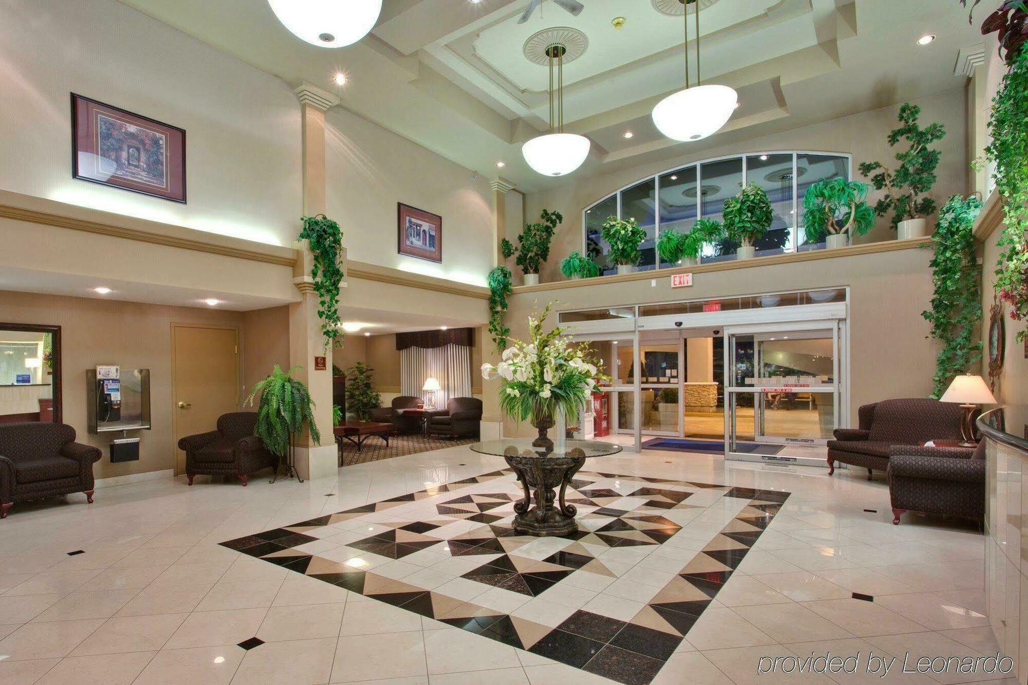 Holiday Inn Express Calgary South By Ihg Екстериор снимка